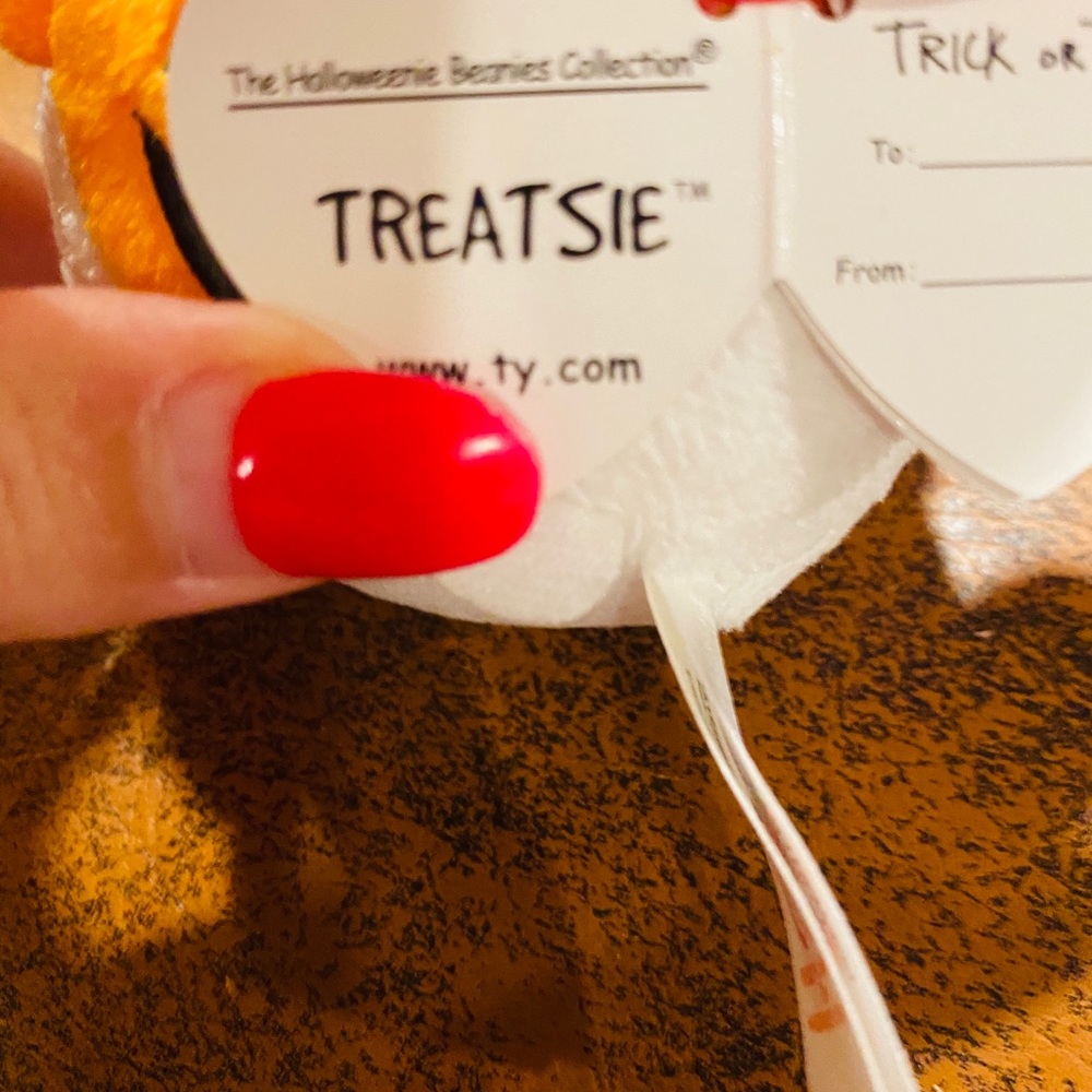 TY Halloweenie Beanies Treatsie NWT - Picture 2 of 7